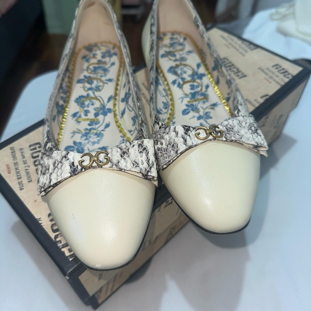Gucci Elegant Cream and Snake Print Women's Flats